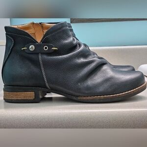 Wanda Panda Black Leather Slouchy Zip Up Ankle Boots Womens Size 9 Boho Chic